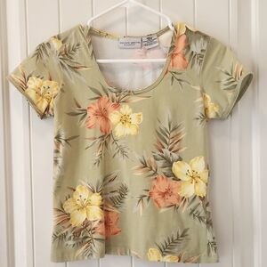 Jaclyn Smith Light Green Floral Short Sleeve Top, Size Small